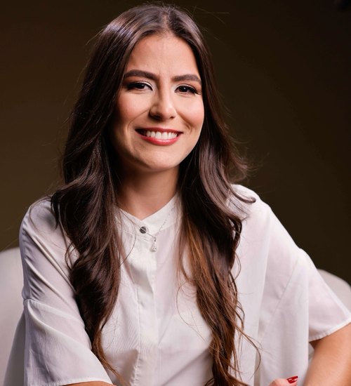 Bruna Campos, Advogada especialista